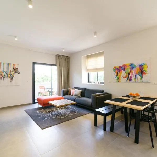 Sunny Luxury Apartments, hotel em Tel Aviv