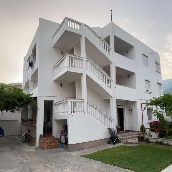 Apartments Avdic, hotel in Sutomore