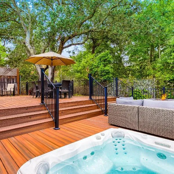 Spacious 4BD 3BA with hot tub, fire pit, and wraparound deck, hotel in Sonoma