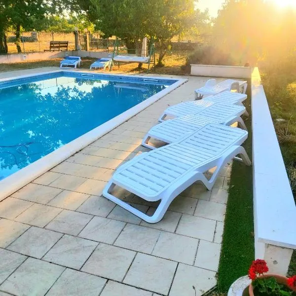 Kaja House Apartments, hotel v destinaci Lozovac