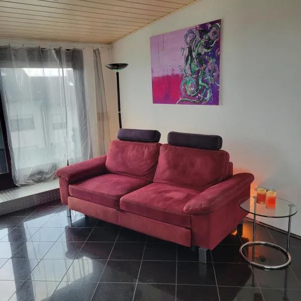 Helle gemütliche DG Wohnung, 88qm, klimatisiert, hotel in Philippsburg