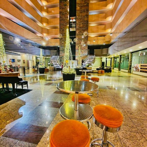 International Airport Flat