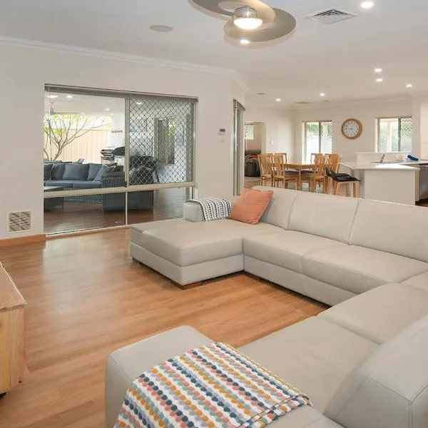 Town Central Entertainers Delight, Hotel in Busselton
