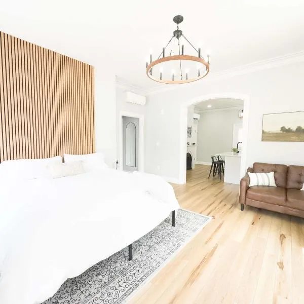 Jennifer's Spa-Like Apt King Bed Historic Broadway, Hotel in Providence