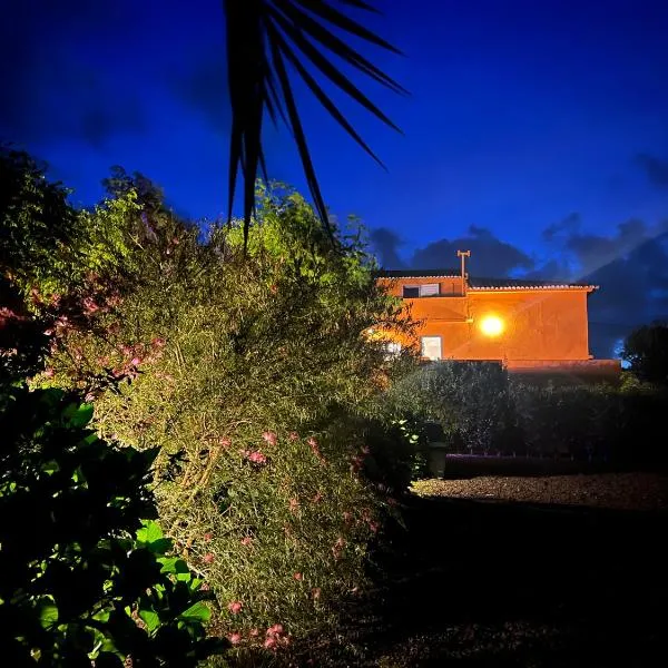 A Casa Amarela, hotel in Capelas