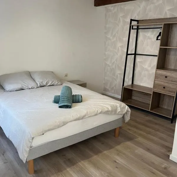 Petite maison de ville duplex 4 personnes, hotel in Nemours