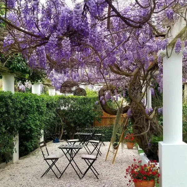 Chez Louis, hotel v destinaci Les Issambres
