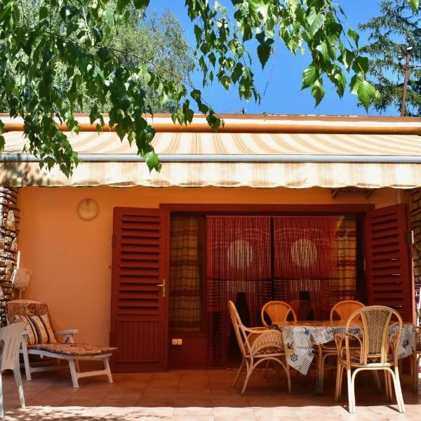 Cozy Family Cottage at the Lake, hotel di Siofok