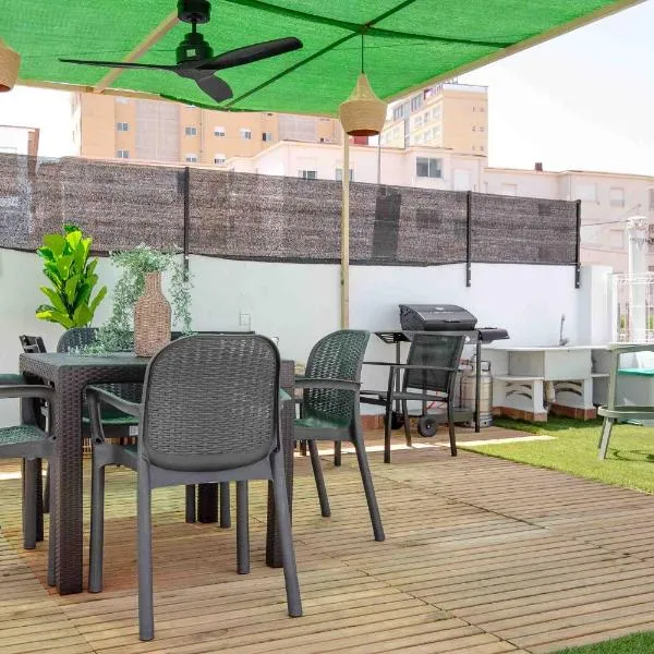 Chalet de Lujo con Azotea de Ensueño y Barbacoa, hotel en Puerto de Gandía