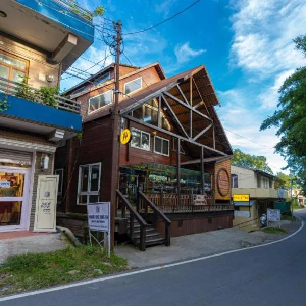 The Hosteller Kasar Devi، فندق في المورا