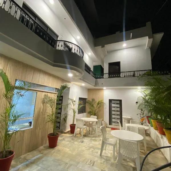 Hotel Dharmaji Paradise, hotel in Mount Ābu