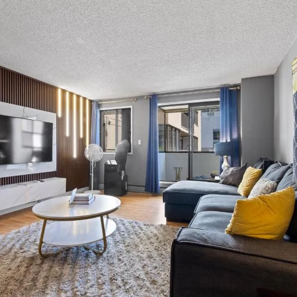 Modern 2 bedroom next to Stampede, 17th w Parking, хотел в Калгари