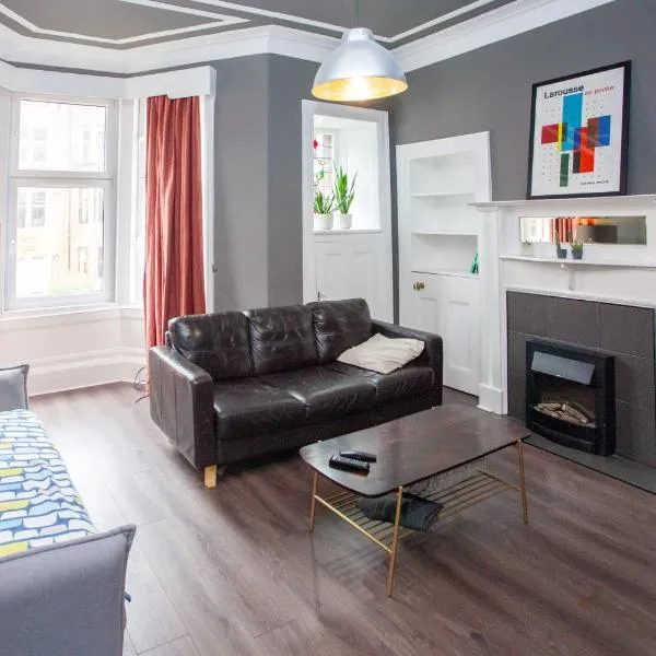 Modern, Light-filled and Sleek West End Apartment, hotel din Glasgow