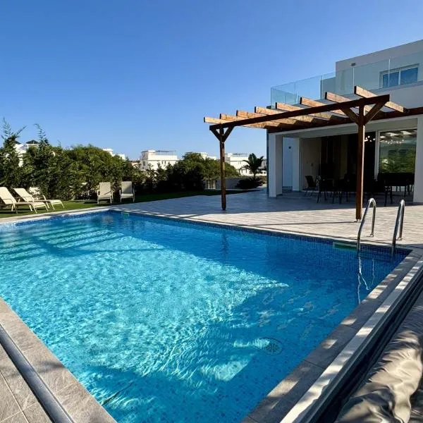 Viesnīca Sunrise Villa with Pool by TrulyCyprus pilsētā Perivolija