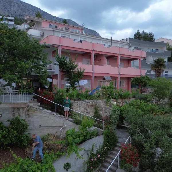 Apartments Coko, hotel in Omiš