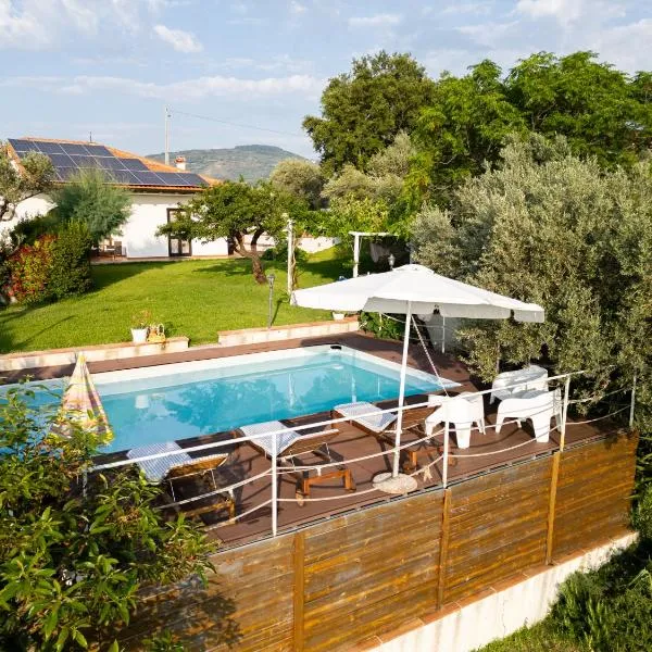 Villa in campagna con piscina, hotel in San Fratello