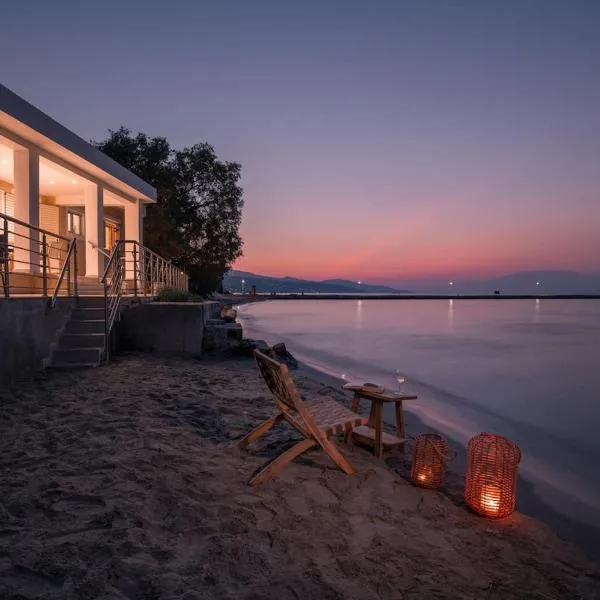 Sandy Pines Villas, hotel a Alykes