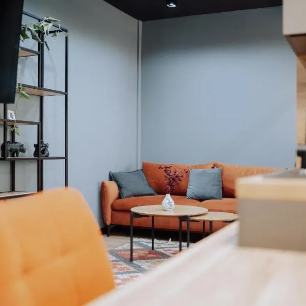 Riscani 1BR Steps to Kaufland and Main Street, hotel v destinaci Chişinău