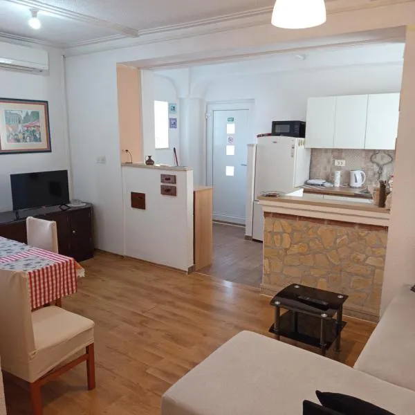 Metti apartments 1, hotel in Kmeti
