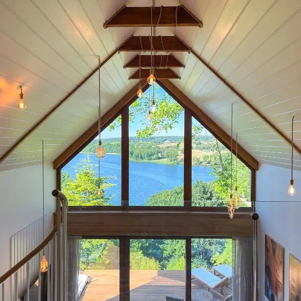 Zloty, a Skromny - ogrodzony domek z jacuzzi i widokiem na jezioro, hotel en Górzno