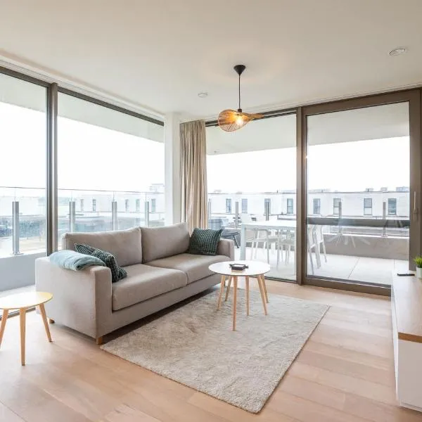 Luxurious apartment with 2 bedrooms and balcony, hotel u gradu Ostende