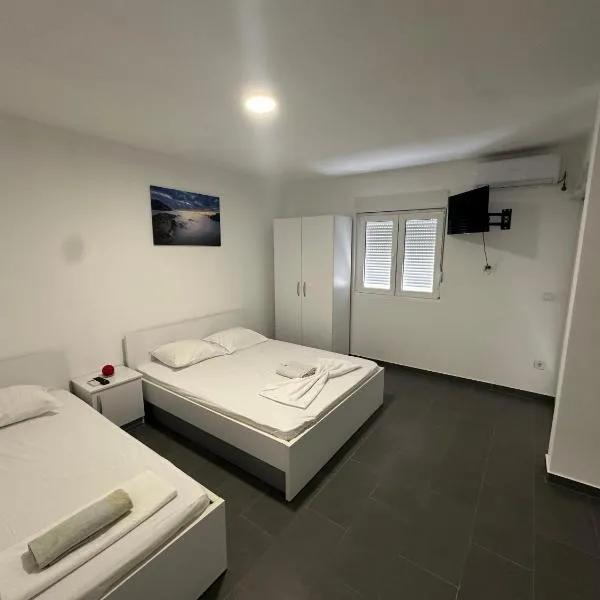 Azure Vista Apartments, hotel in Bar