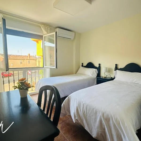 Hostal Valderas, hotel in Valderas