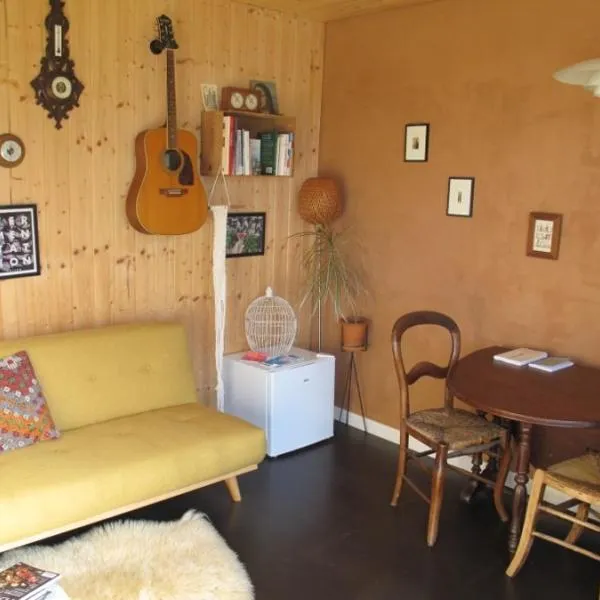 L'Oisiveraie - Ecolieu dans le bocage normand, hotel v destinaci Dompierre