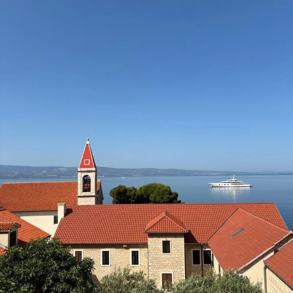 PMB oasis, hotel en Omiš