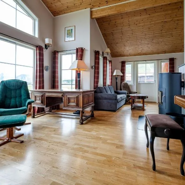 Polden, house by Ramberg Beach, hotel en Ramberg