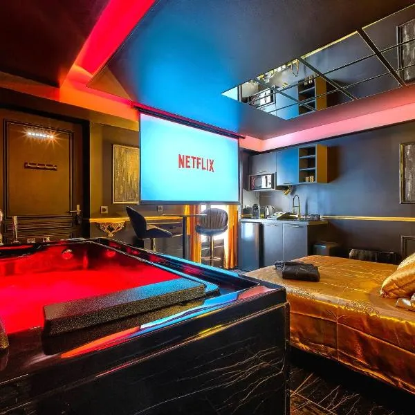 LA GOLDEN ROOM - Suite de Luxe avec Jacuzzi, хотел в Макон