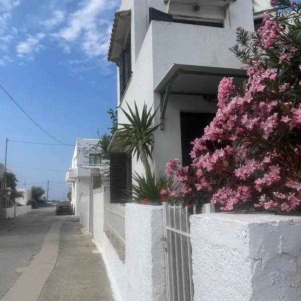 Cozy house by the sea, hotell i Batsi