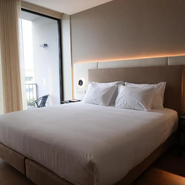 Oporto Fly Hotel, hotel v destinaci Maia