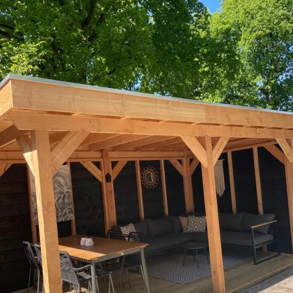 Prachtige stacaravan met heerlijke overkapping, hotel di Eext