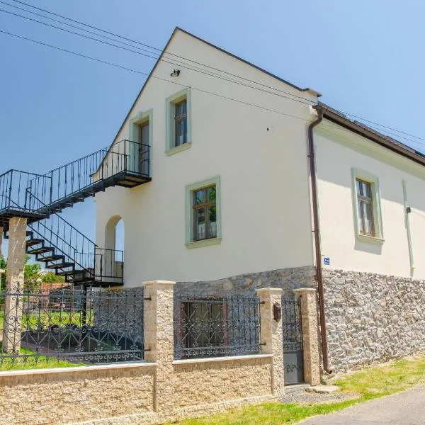 Casa Kresován, hotel di Sarmizegetusa