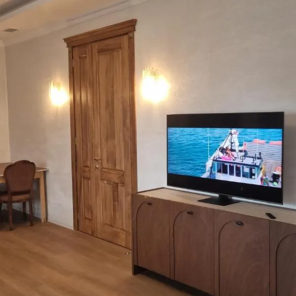 Chic 3-room apartment, hotel in Kobuleti