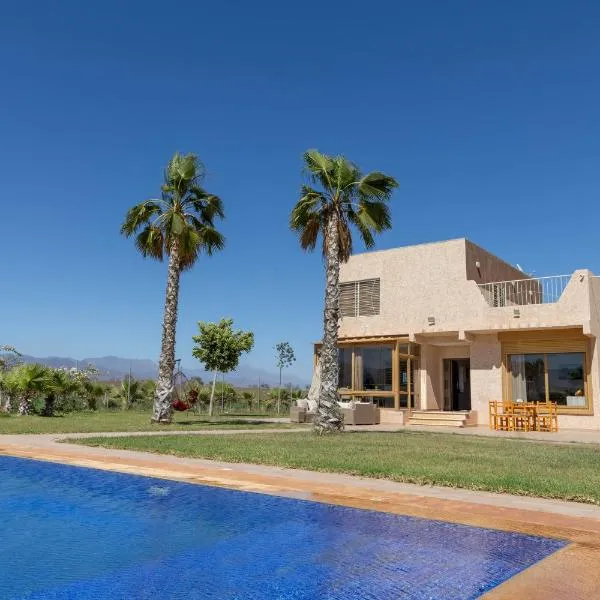 Peaceful Family Villa on a Farm with Private Pool and Stunning Mountain Views, ξενοδοχείο στο Αγκαντίρ