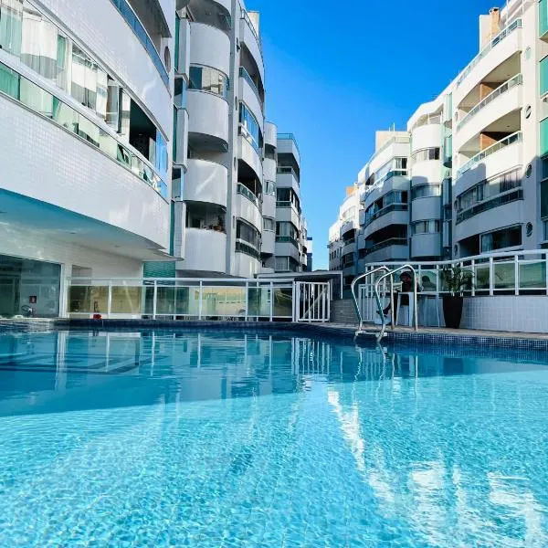 APÊ COM PISCINA NO LE GRAND PARC, 2vag garagem, hotel in Cabo Frio