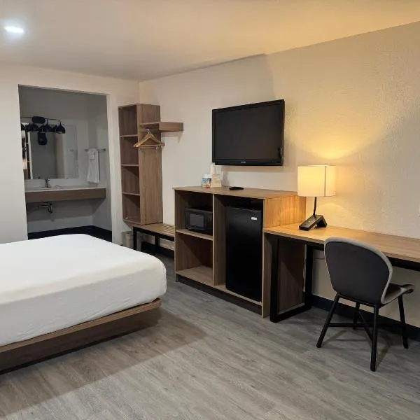 Rodeway Inn & Suites Thousand Palms - Rancho Mirage, hotel in Thousand Palms