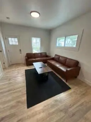 Short Walk to Niagara Falls 6 Bedrooms，位于尼亚加拉瀑布的酒店