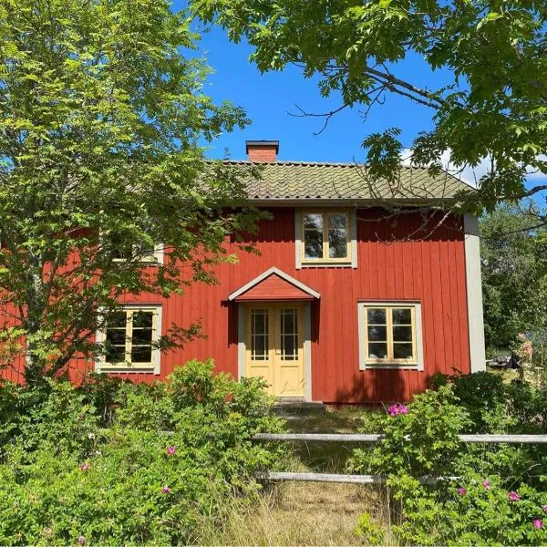 Cosy cabin in the heart of Småland, hotel in Ör