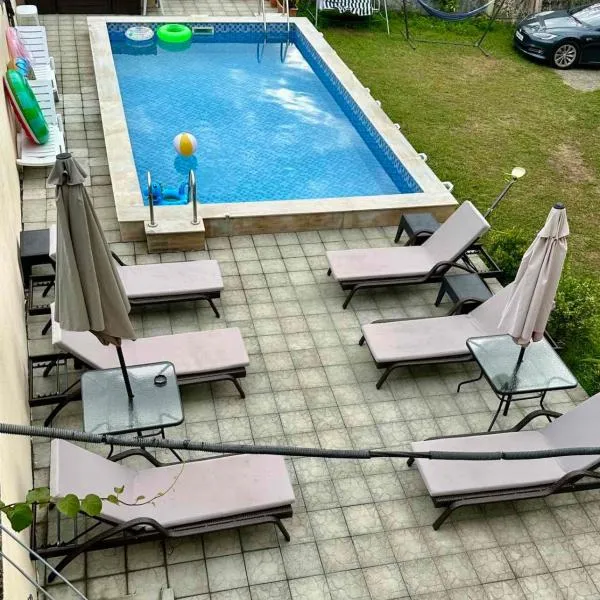 Hotel Crown, hotell i Ureki