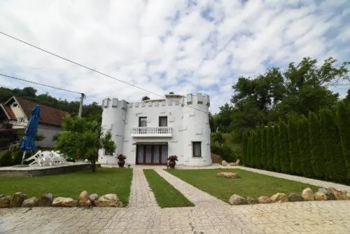 Dvorac Castelo 2025, khách sạn ở Vrnjačka Banja