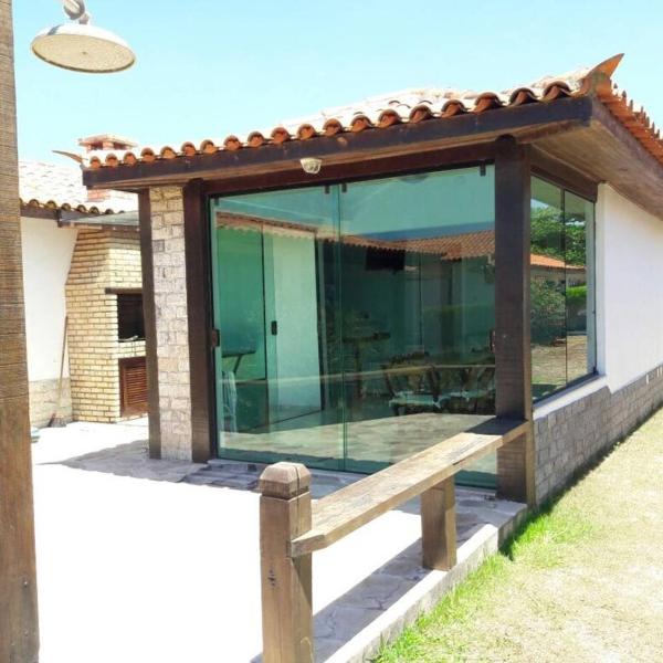 Casa a 20 metros da praia, Wi-Fi em condomínio privado!