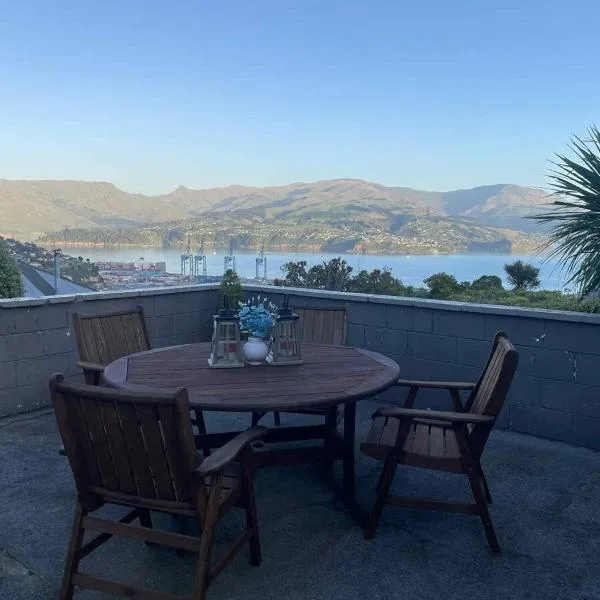 Harbour Views & Hillside Charm, hotel in  Lyttelton