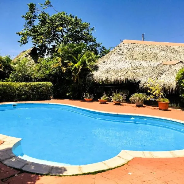HUAHINE - Bungalow Napoleon, hotel in Fare