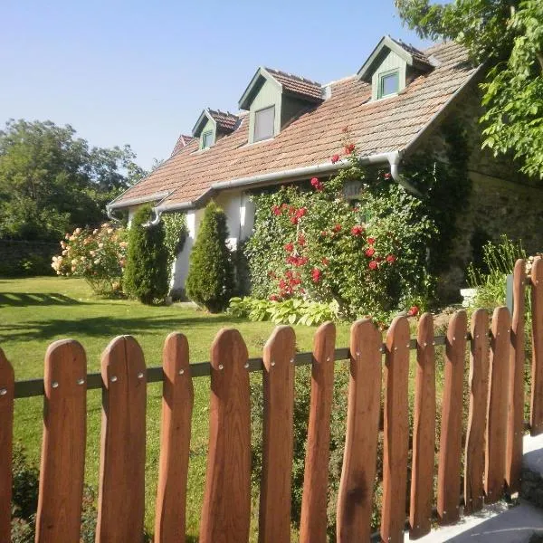 Kapolcs Cottage, отель в городе Капольч