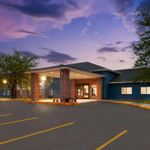 AmericInn by Wyndham Reedsburg، فندق في Reedsburg