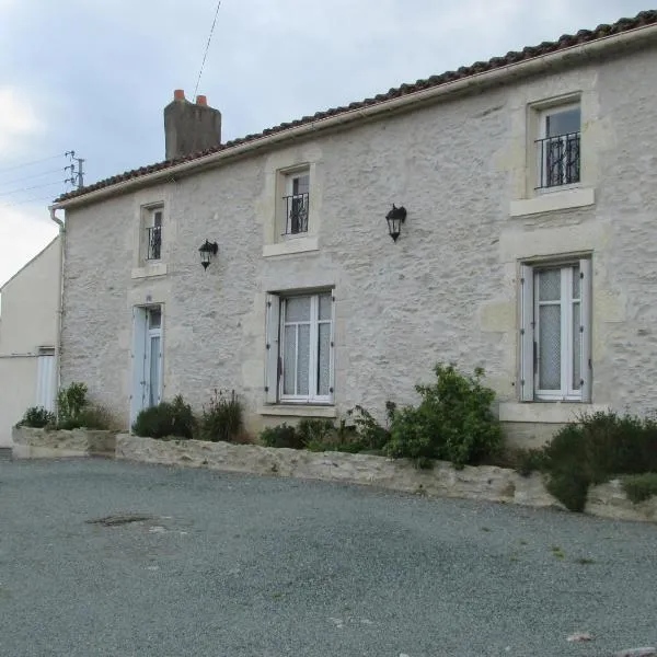 Les Puvinieres, hotel din Moutiers-sous-Chantemerle