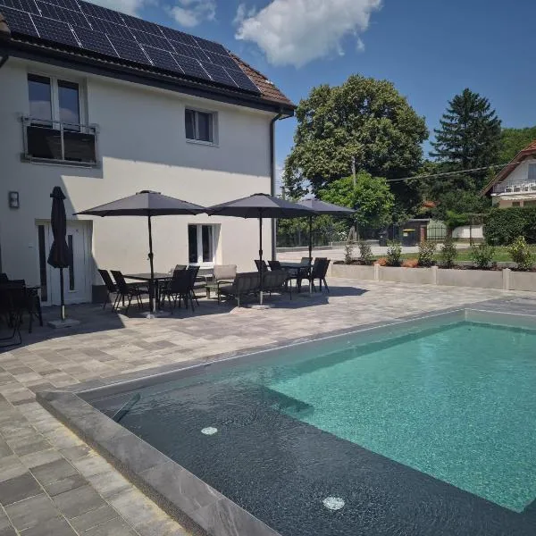 Maycherry Apartments, hotel in Siófok